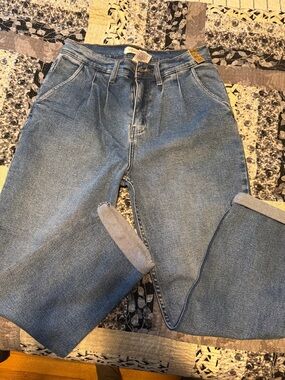 Pleated High-Rise Boyfriend Jeans in Light Blue